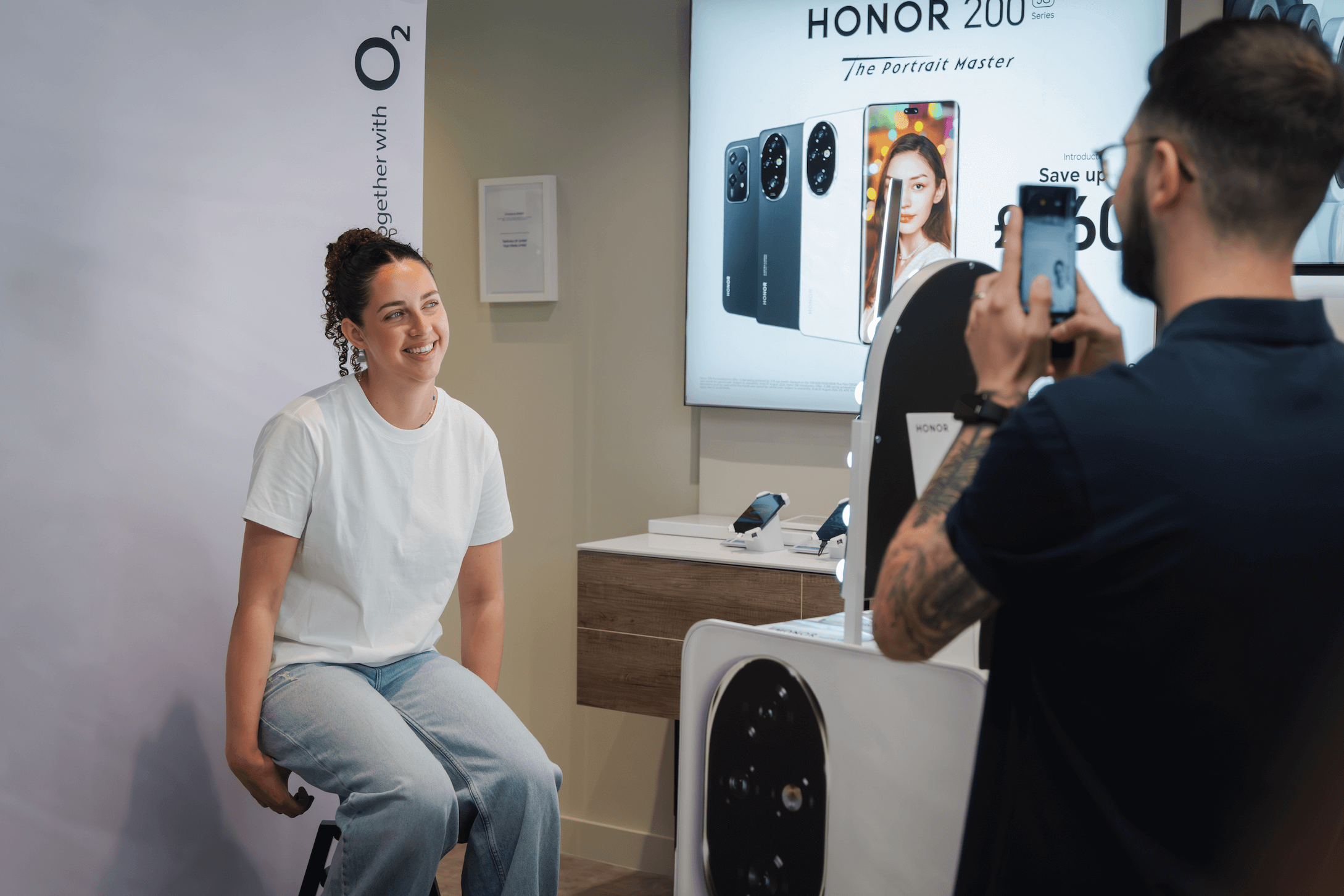 Brand marketing asset HONOR pro 200 device photoshoot